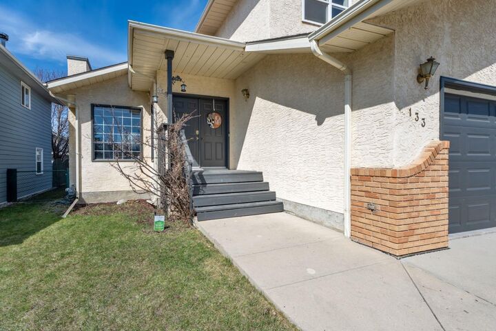Property Photo:  133 Carr Crescent  AB T1S 1E5 