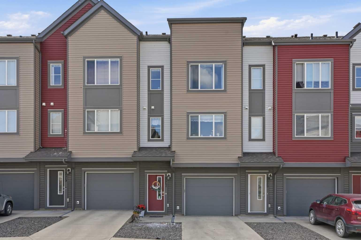 Property Photo:  227 Copperpond Row SE  AB T2Z 1H2 