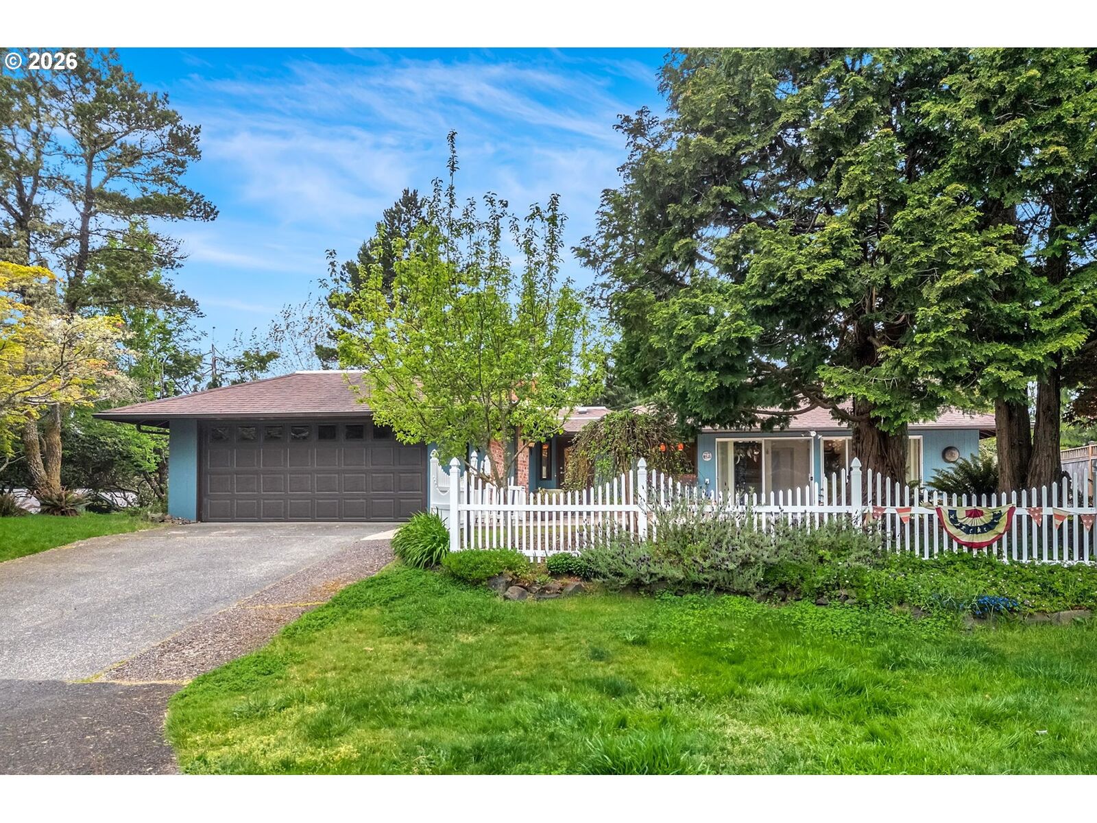 Property Photo:  364 Alpine St  OR 97138 