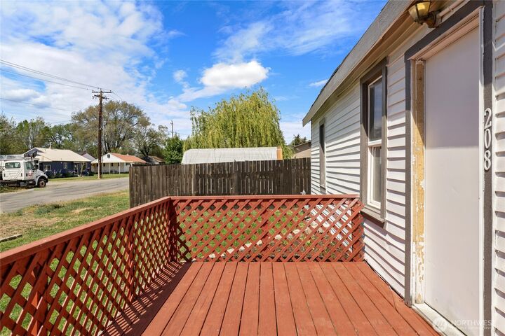 Property Photo:  208 N Spokane Street  WA 98934 