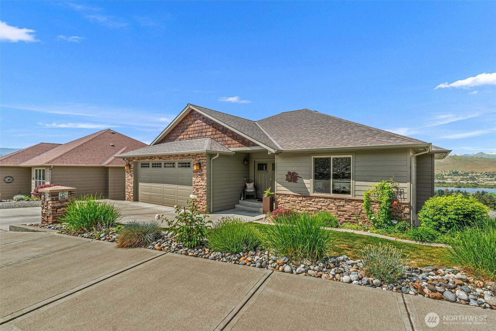 Property Photo: 2642 Catalina Ave WA 98802