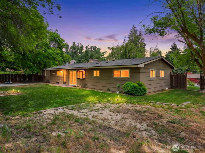 Property Photo:  402  Shady Lane  WA 98801 