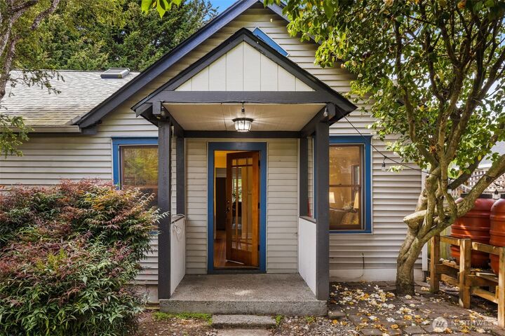 Property Photo:  6241  6th Avenue NW  WA 98107 