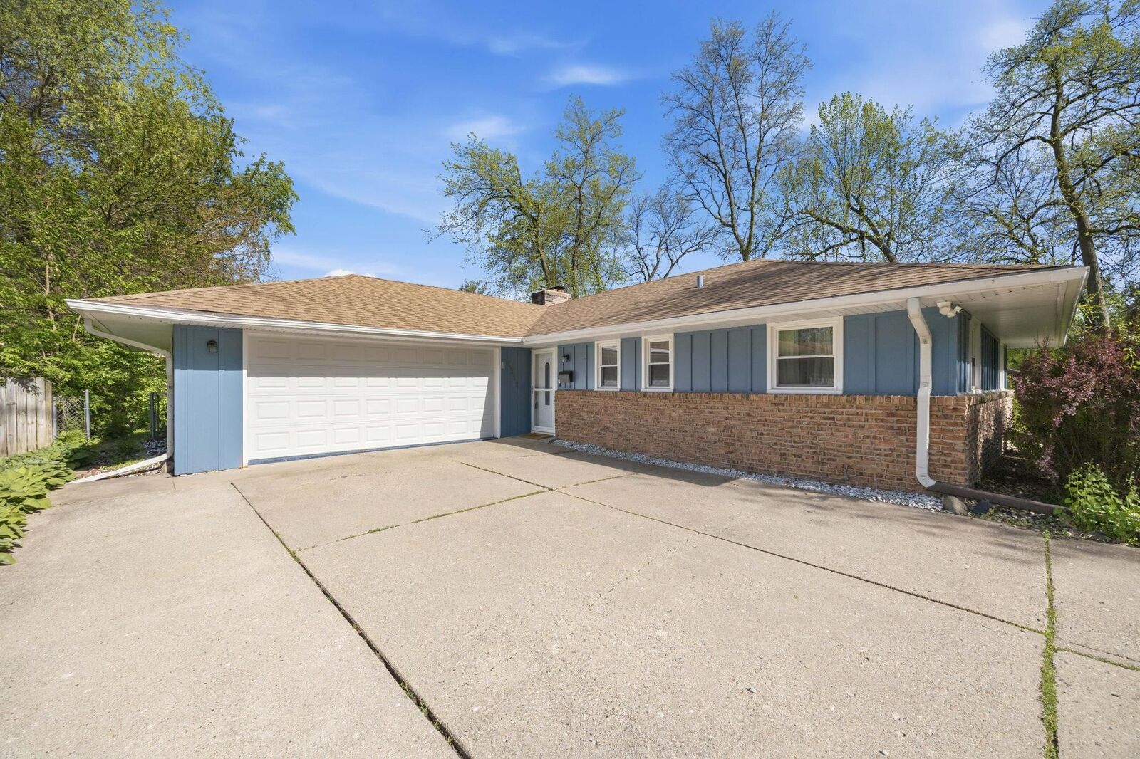 Property Photo:  1311 Coolidge Place  IL 61107 