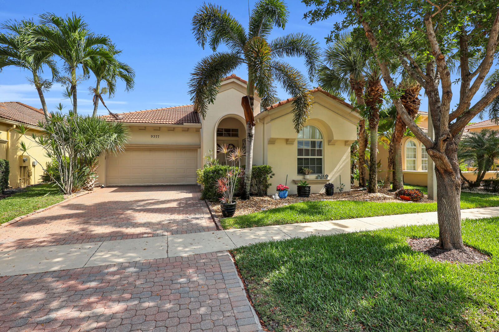 Property Photo: 9377 Via Grande W FL 33411