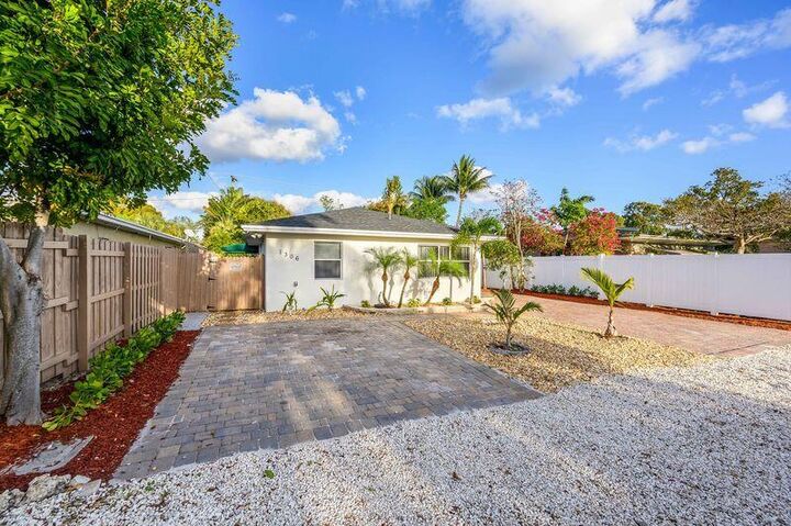 Property Photo:  1306 NE 14th Avenue 1-2  FL 33304 