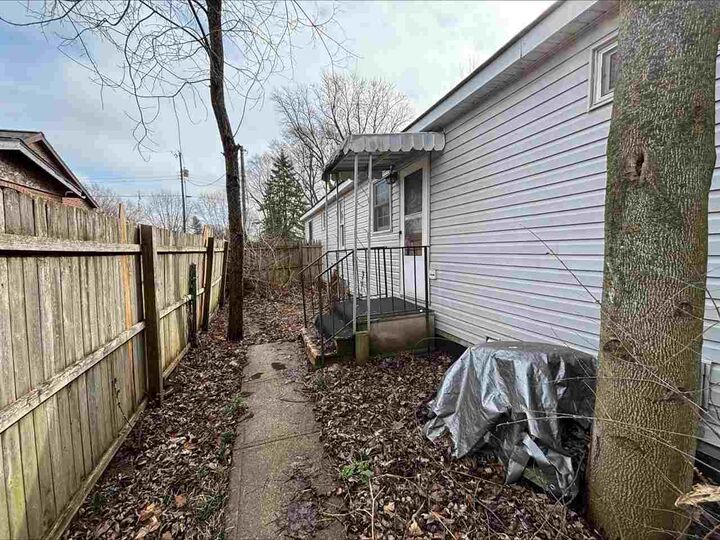 Property Photo: 1722 N Jacksonburg Road IN 47327