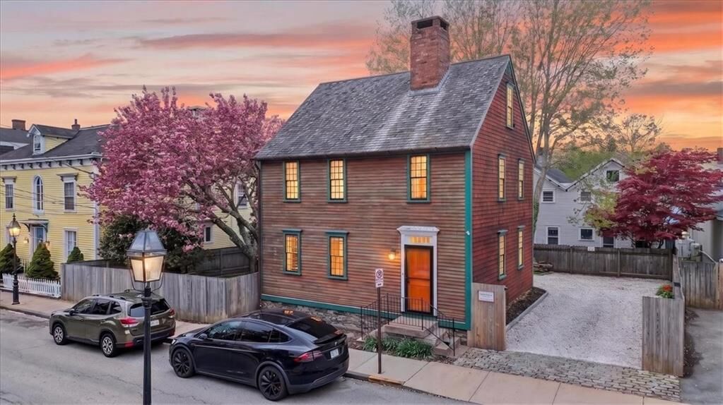 Property Photo:  9 Thames Street  RI 02840 