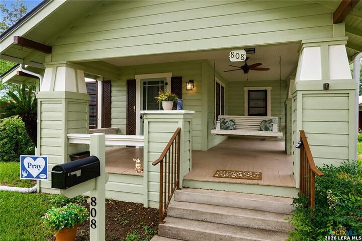 Property Photo:  808 E Krezdorn  TX 78155 