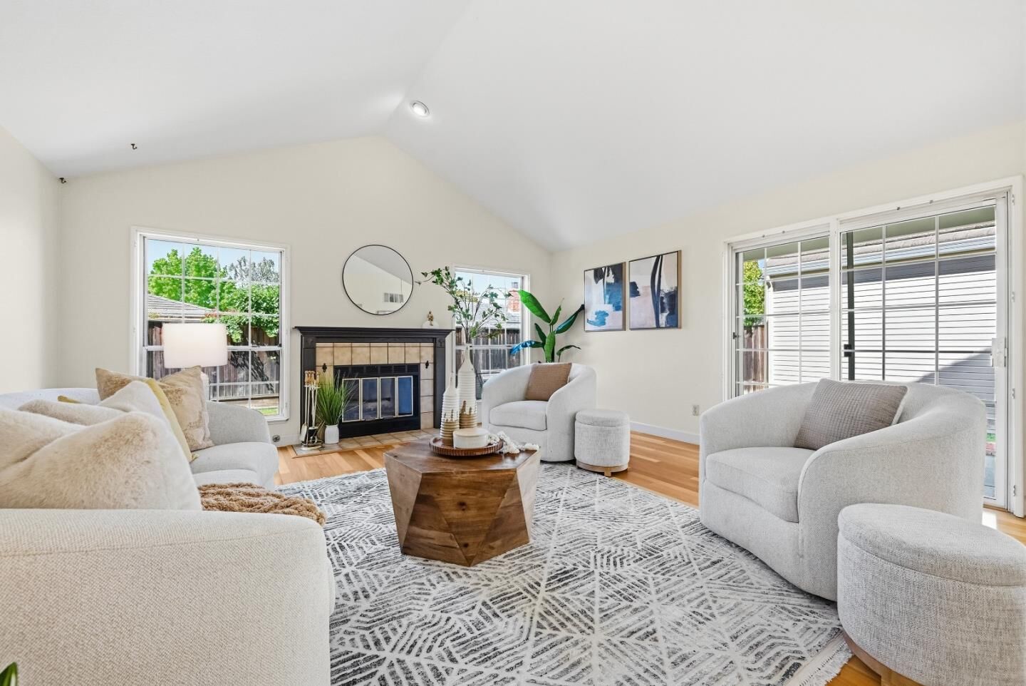Property Photo:  635 Tami Way  CA 94041 