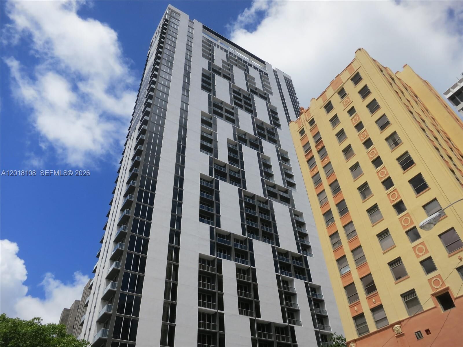 Property Photo:  151 SE 1 St 3204  FL 33131 