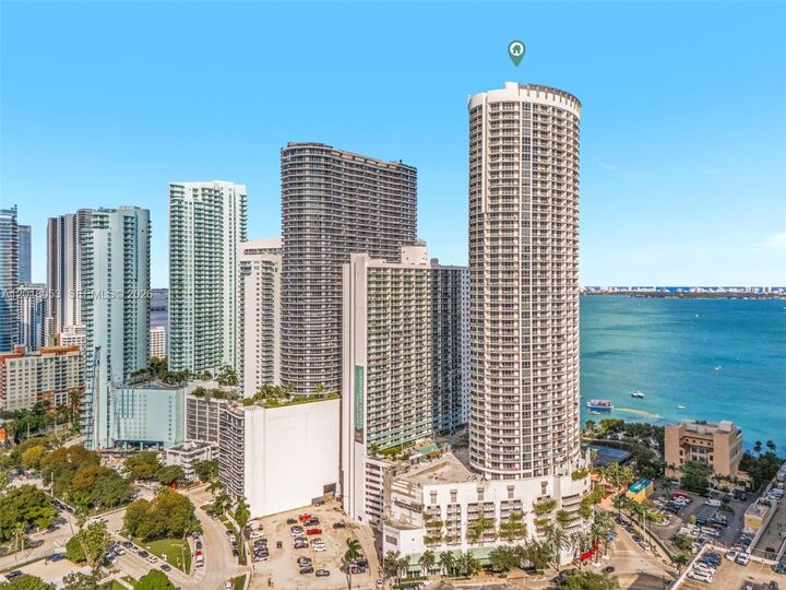 Property Photo:  1750 N Bayshore Dr 1407  FL 33132 