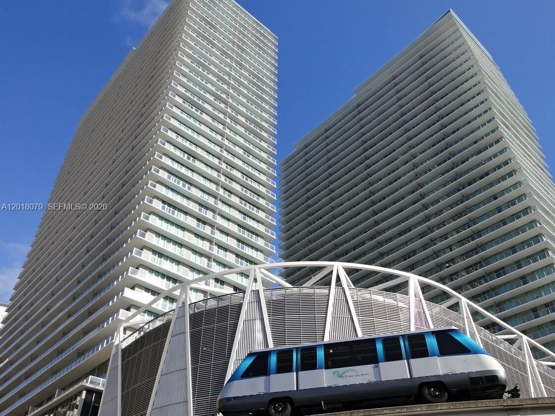 Property Photo:  1111 SW 1st Ave 1921-N  FL 33130 