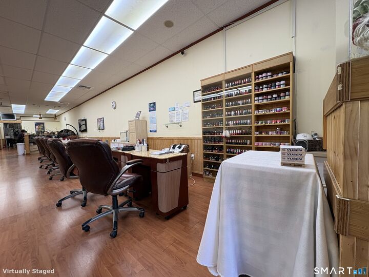 Property Photo:  