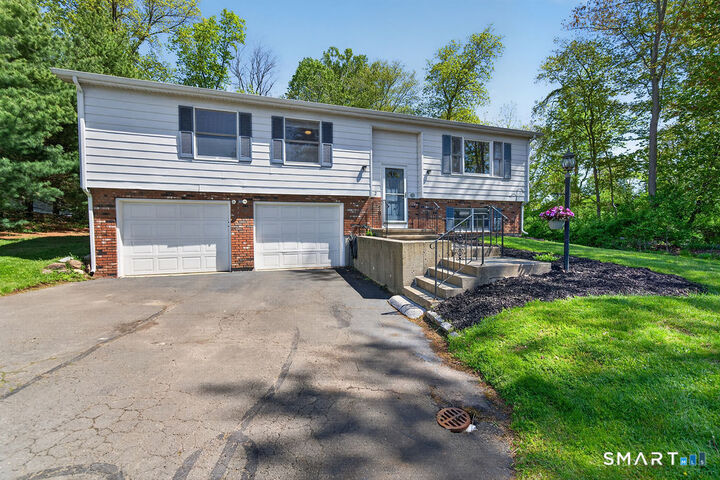 Property Photo:  2 Spice Bush Lane  CT 06405 