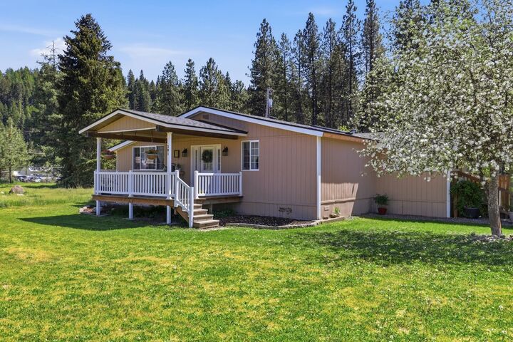 Property Photo:  301 W 8th St  WA 99156 