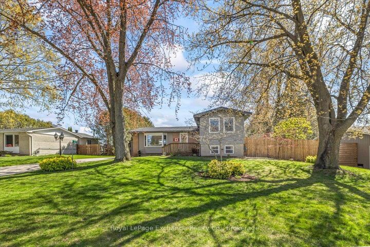 27 Inverlyn Crescent S — photo 1