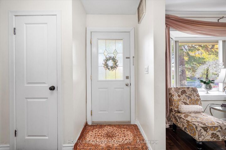 12 Ellendale Drive — photo 1
