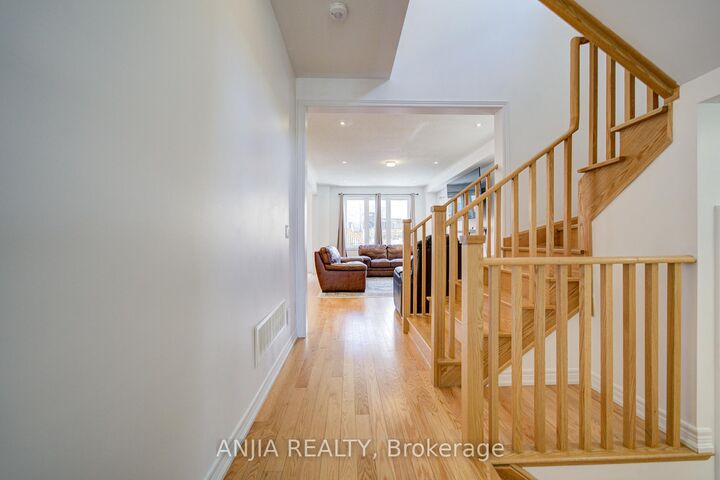 Property Photo:  377 Busato Drive  ON L4A 4V1 