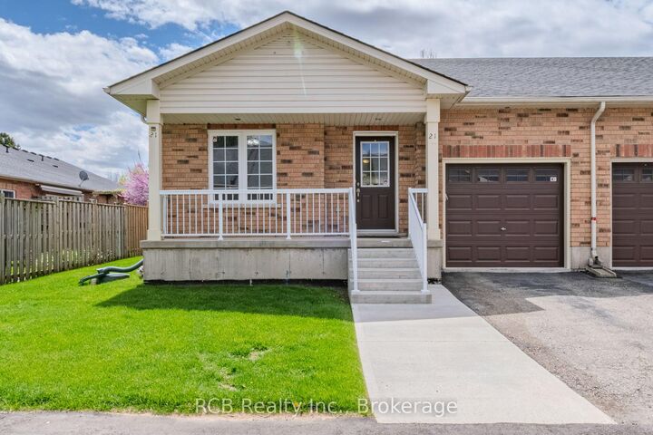 Property Photo: 54 Garden Avenue 21 ON N3S 0A1