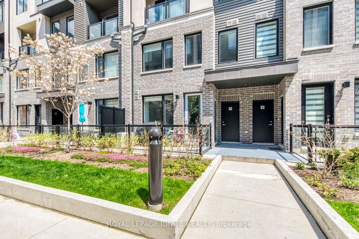 Property Photo: 3562 Colonial Drive 6 ON L5L 0C1