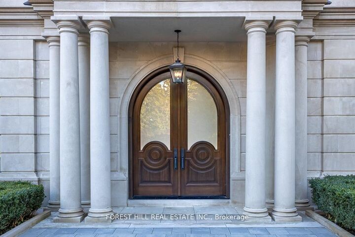 Property Photo: 15 Tudor Gate ON M2L 1N3