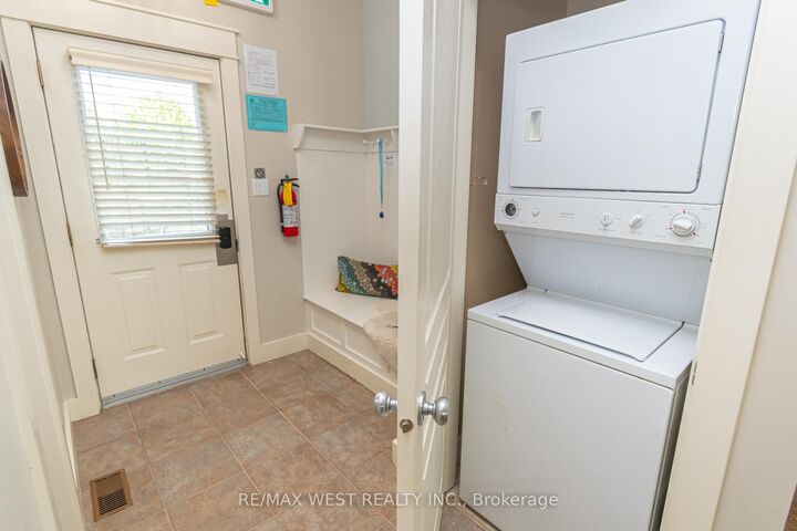 Property Photo: 125 Fairway Court 117 ON L9Y 0P8