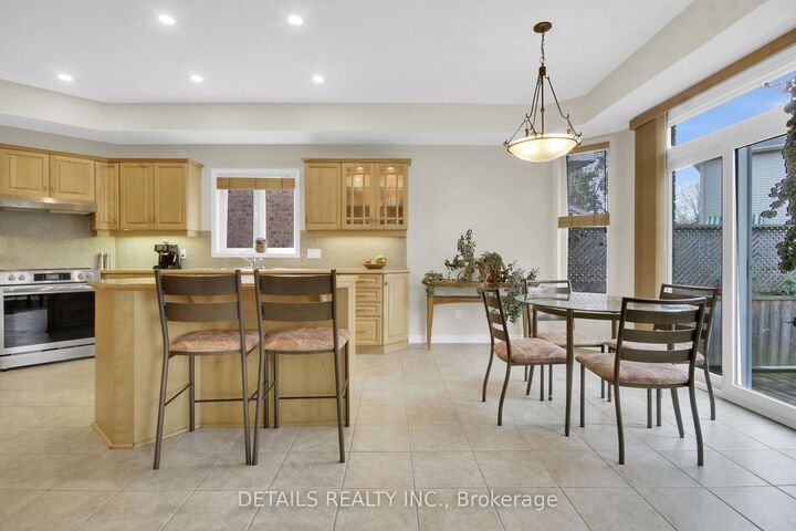 Property Photo: 7 Stonecroft Terrace ON K2K 2V1