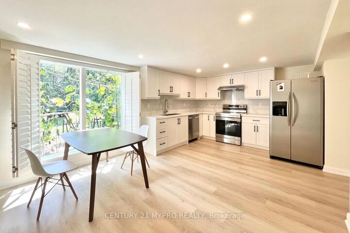 Property Photo: 8 Cedar Forest Court Lower ON L3T 2A4
