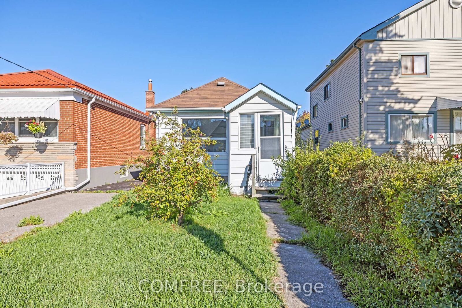Property Photo: 18 Glasgow Avenue ON M1K 1C1