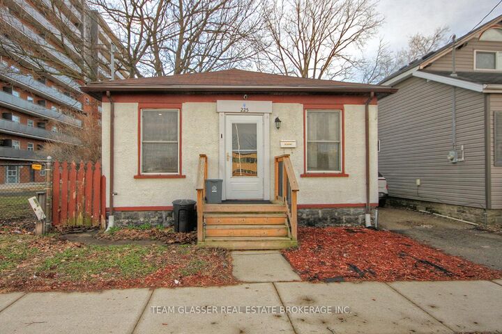 Property Photo: 225 Simcoe Street ON N6B 1J3