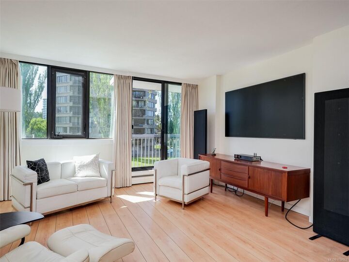Property Photo:  647 Michigan St 309  BC V8V 1S9 