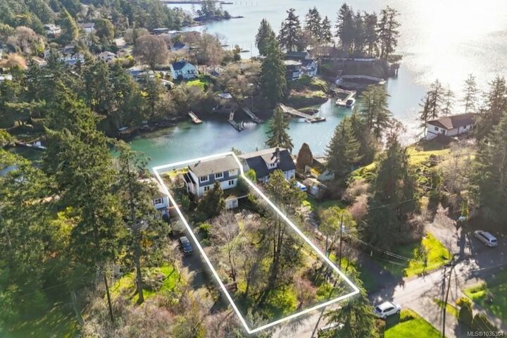 Property Photo:  304 Bessborough Ave  BC V9B 1T7 