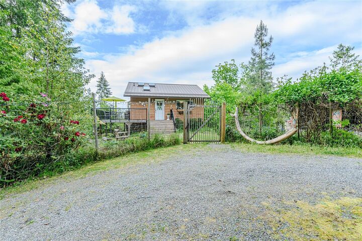 Property Photo:  262 North View Pl  BC V8K 1A9 