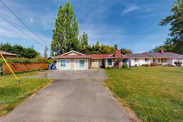 1382 McKenzie Ave — photo 1