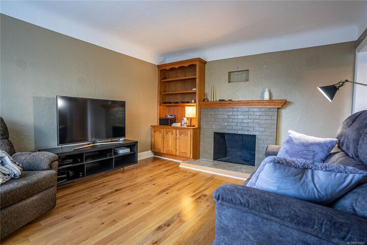 Property Photo:  3165 Wascana St  BC V9A 1W4 