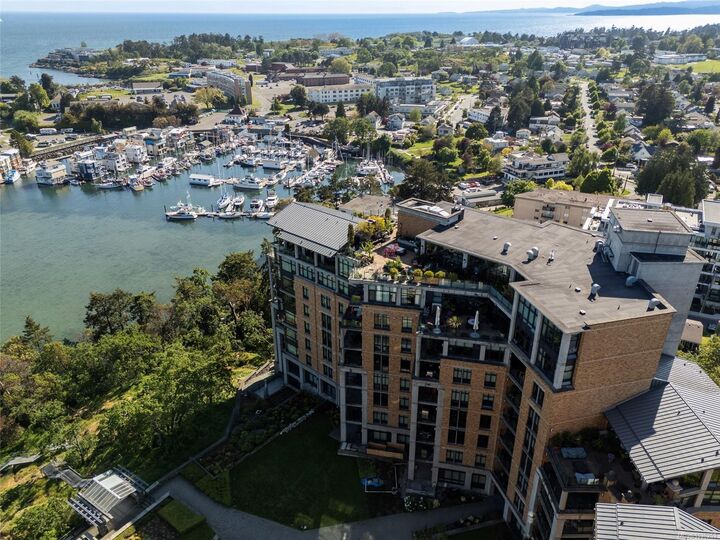 Property Photo:  847 Dunsmuir Rd 106  BC V9A 0A5 