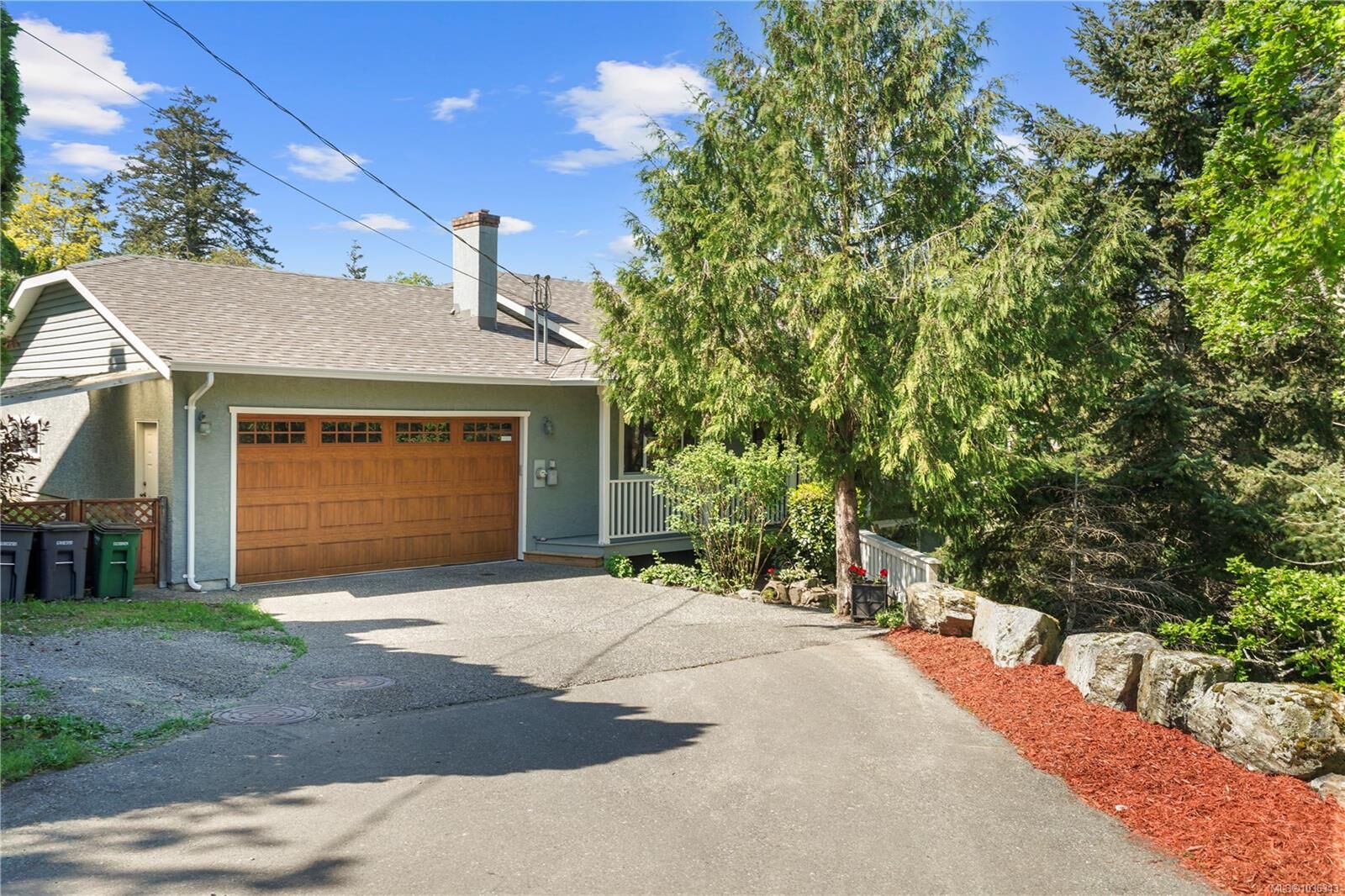 Property Photo:  1071 Hyacinth Ave  BC V8Z 2S7 