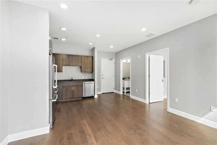 Property Photo:  350 Oliver Ave 806  PA 15222 