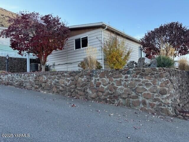 Property Photo:  13 Leisure Hill Dr  WA 98903 