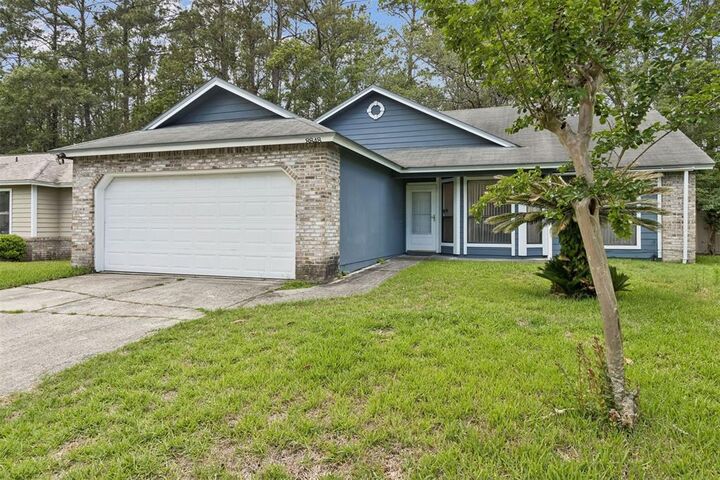 Property Photo:  8848 Victoria Landing Drive W  FL 32208 