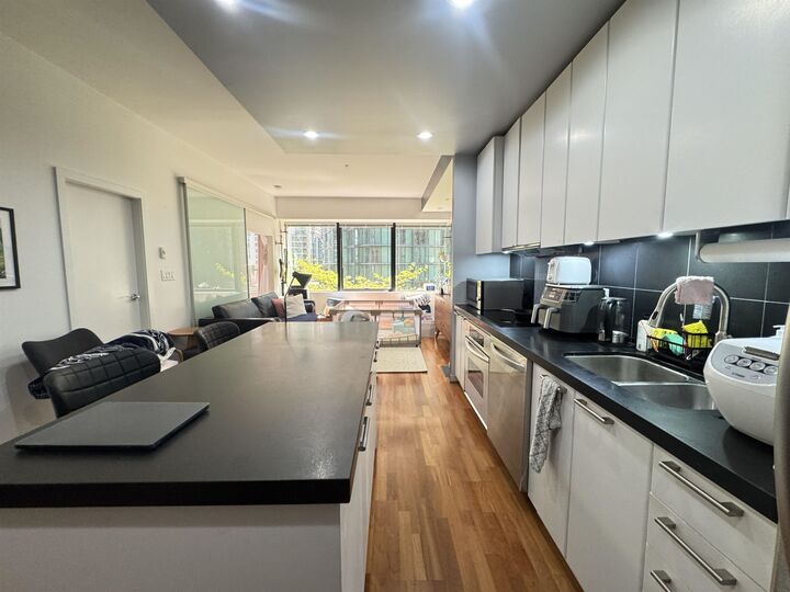 Property Photo:  1333 W Georgia Street  BC V6E 4V3 