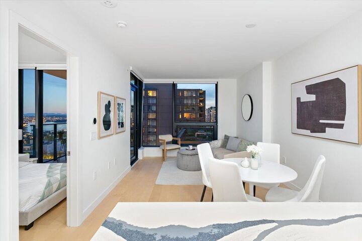 Property Photo: 135 E 13th Street 1004 BC V7L 0J8