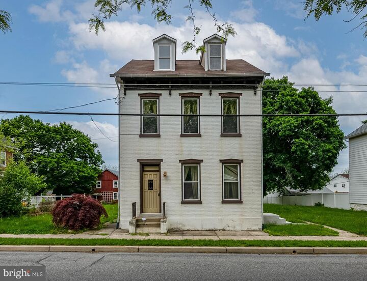 Property Photo:  209 W Franklin Street  PA 19562 