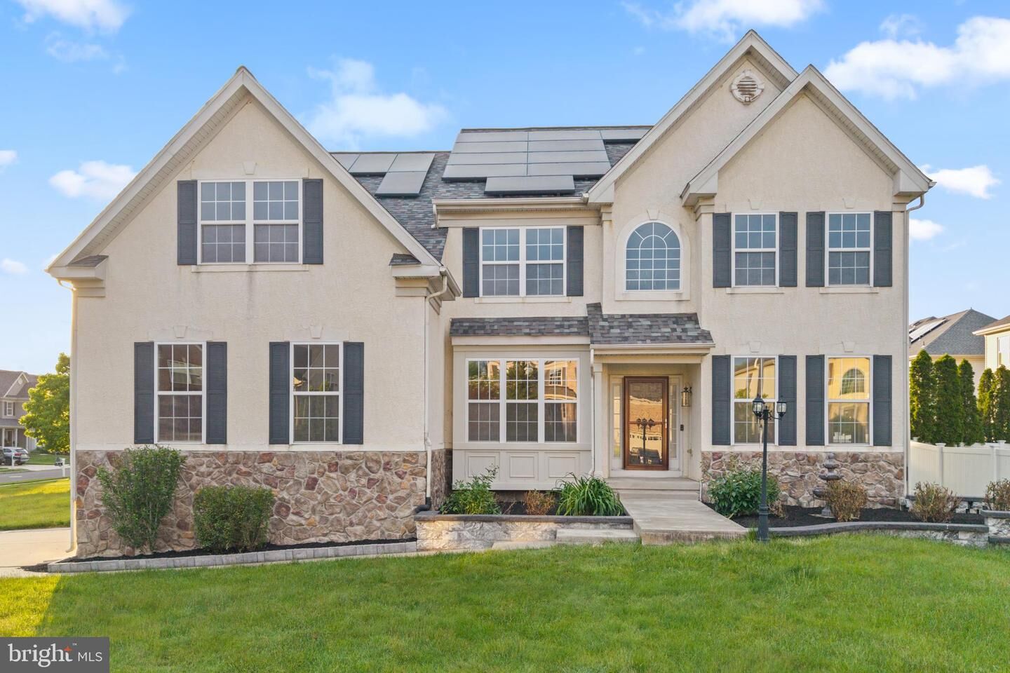 Property Photo: 6 Gateswood Court NJ 08505