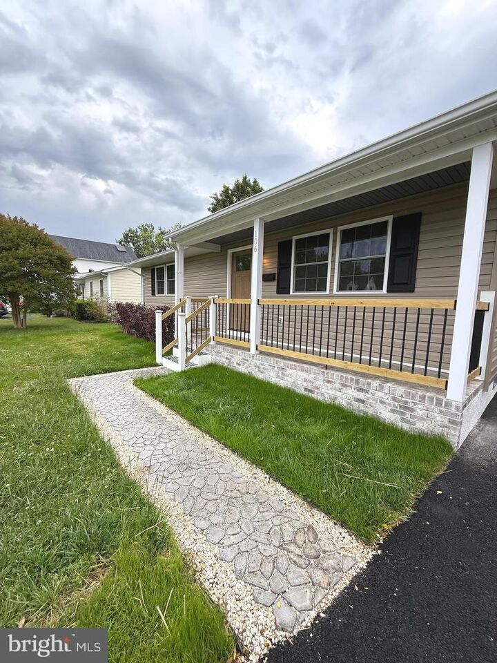 Property Photo: 106 Stratford Avenue VA 22407