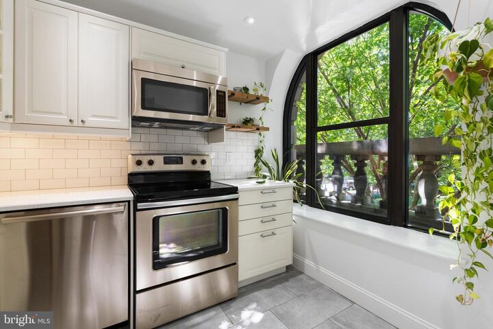 Property Photo:  1115 12th Street NW 201  DC 20005 