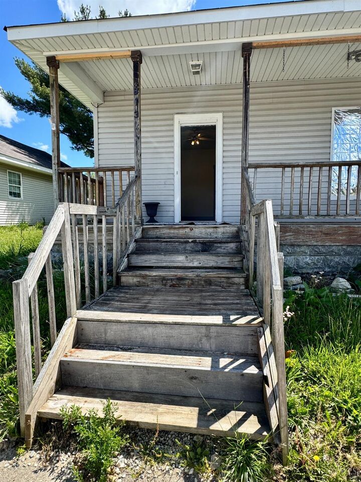 Property Photo:  813 S Main Street  IN 47031 