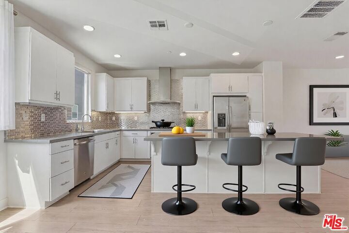 Property Photo:  5118 Melrose Ave  CA 90038 