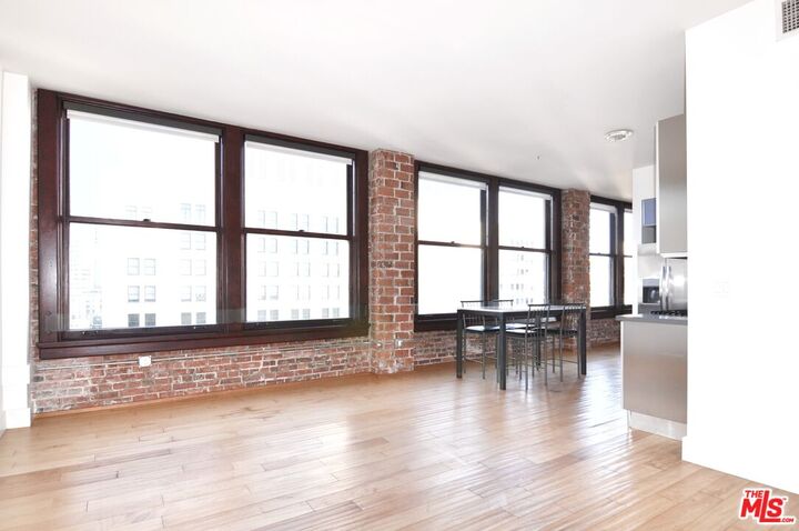 Property Photo: 460 S Spring St CA 90013